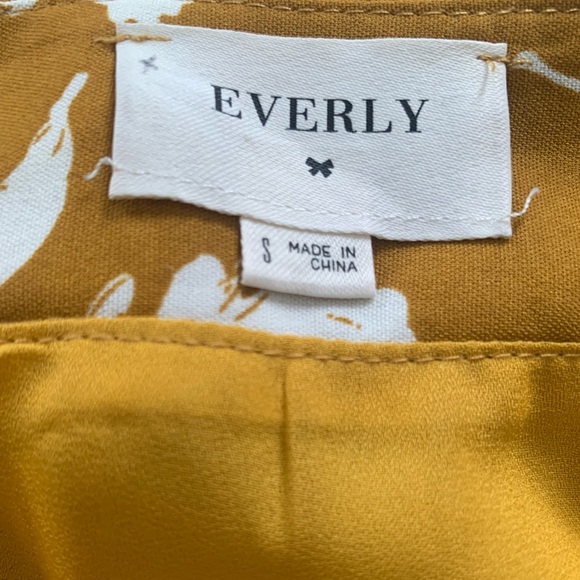 Everly size Small Floral Button-Down Skirt in Mustard and White, EUC - Picture 3 of 3